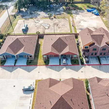 Elegant Home In Gated Community